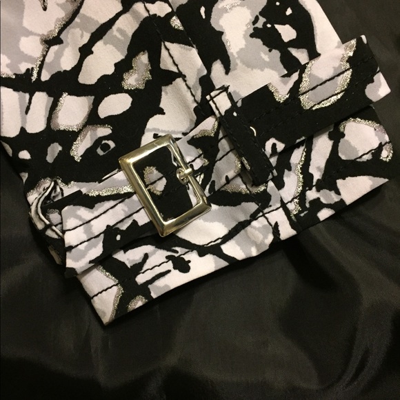 Zenergy by Chico’s trench coat. Size 2 (12) - Picture 4 of 7